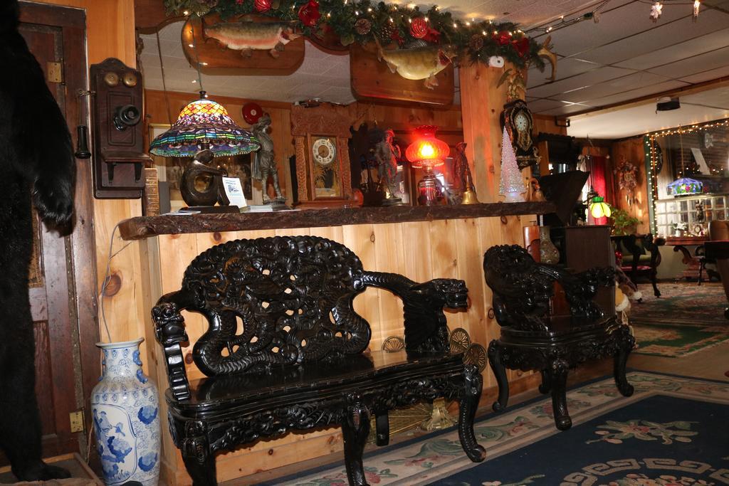 Colonial Hotel